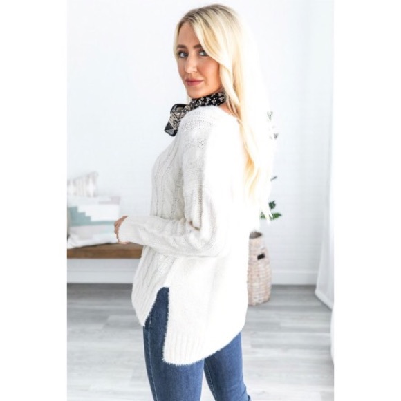 Ivory Cable Knit Oversized Sweater - Picture 3 of 4